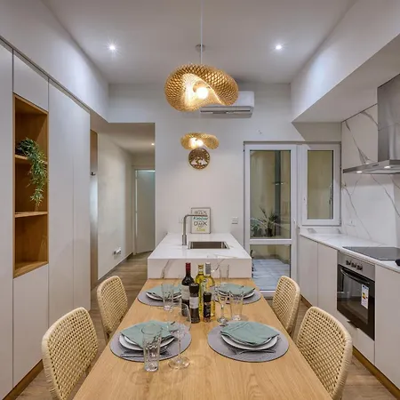 Apartman Designer Furnished With Yard Aroc1-1 *