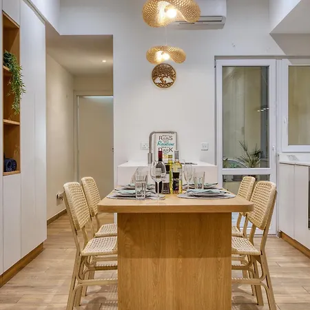 Apartman Designer Furnished With Yard Aroc1-1 Sliema