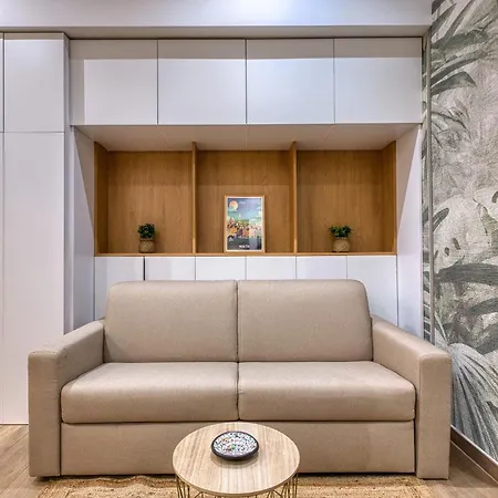 Apartman Designer Furnished With Yard Aroc1-1 *