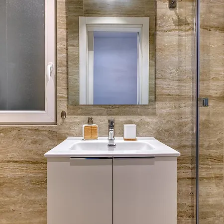 Designer Furnished With Yard Aroc1-1 * Sliema