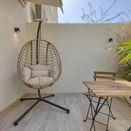 Designer Furnished With Yard Aroc1-1